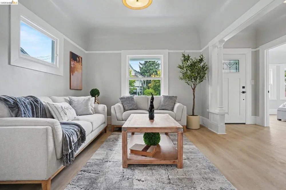 35 Randwick Ave Oakland, CA 94611