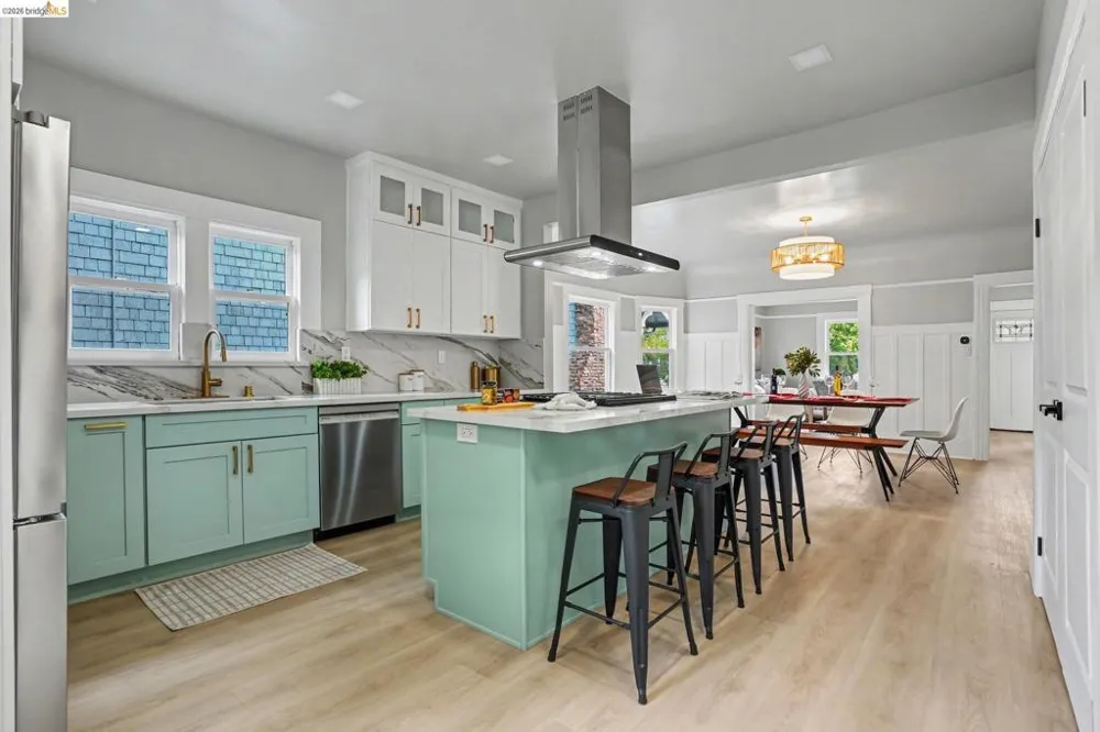 35 Randwick Ave Oakland, CA 94611
