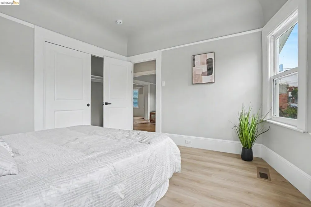 35 Randwick Ave Oakland, CA 94611