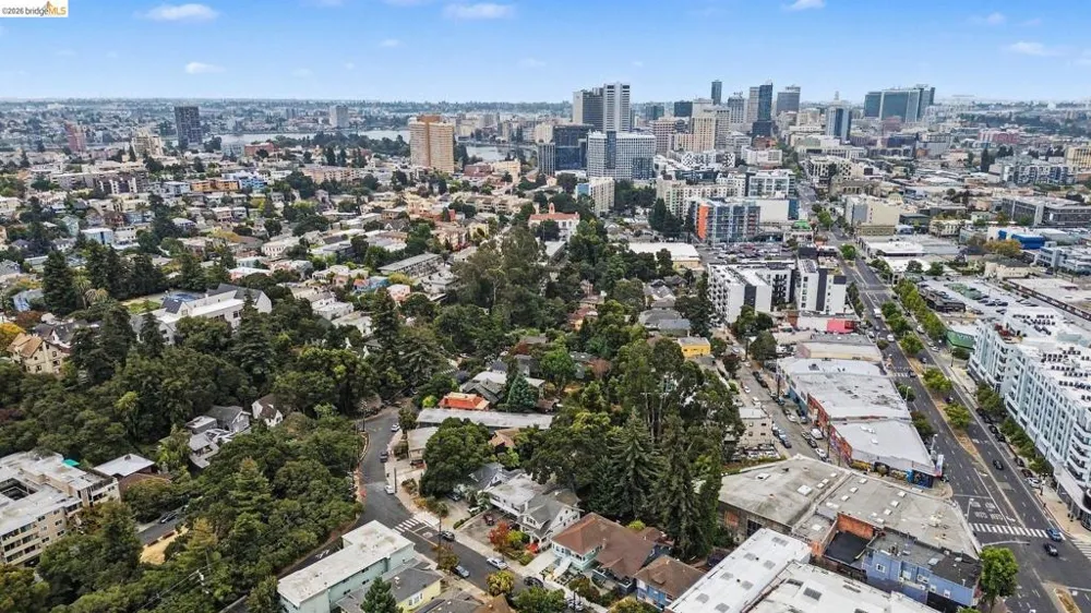 35 Randwick Ave Oakland, CA 94611