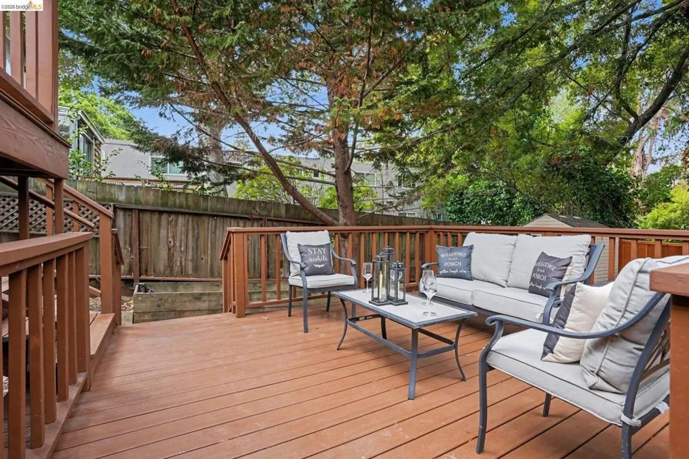35 Randwick Ave Oakland, CA 94611