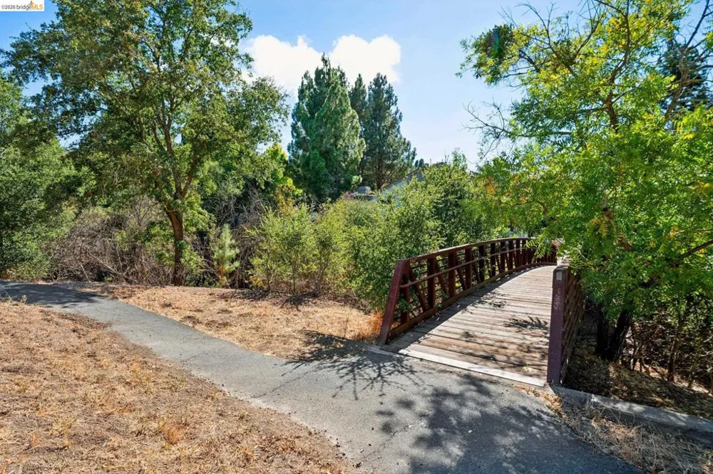 255 Florence Ct Hercules, CA 94547