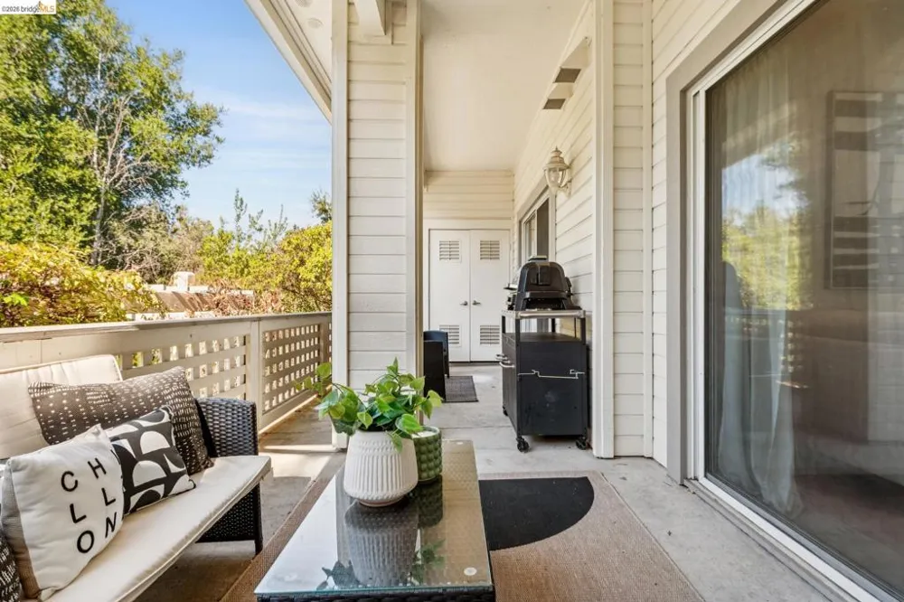 255 Florence Ct Hercules, CA 94547