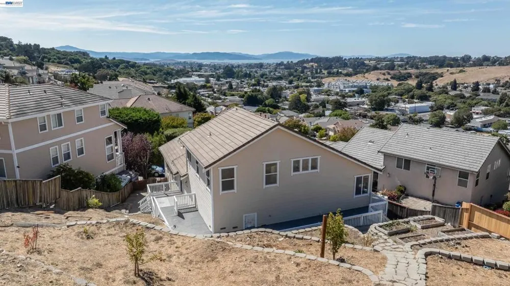 866 Bridgeway Cir El Sobrante, CA 94803