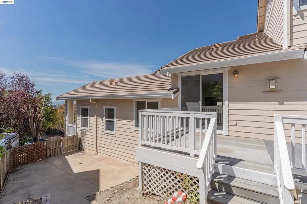 866 Bridgeway Cir El Sobrante, CA 94803
