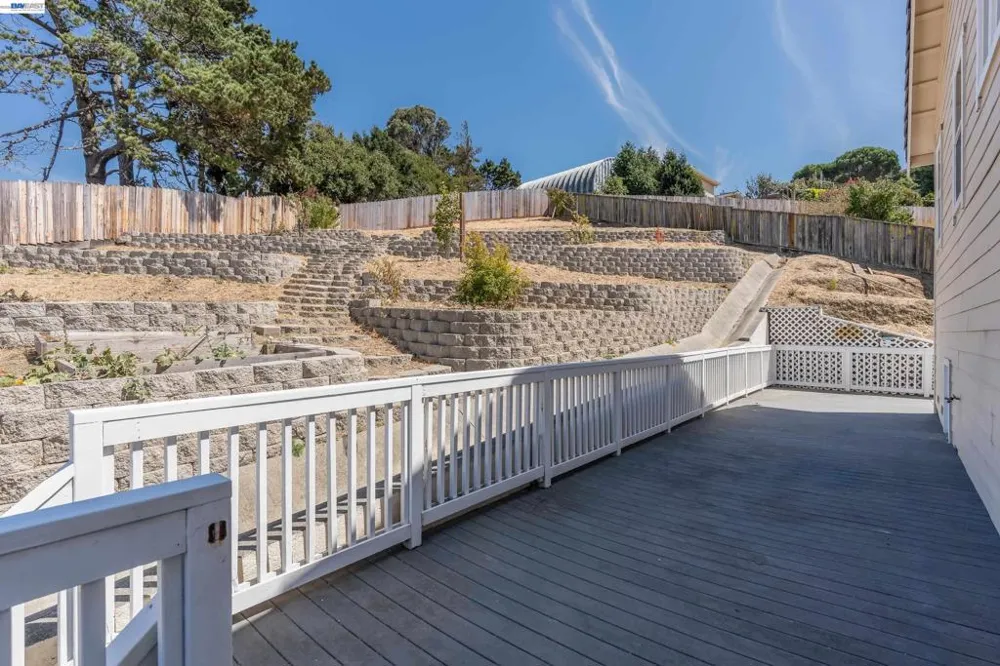 866 Bridgeway Cir El Sobrante, CA 94803