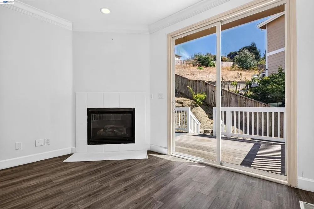 866 Bridgeway Cir El Sobrante, CA 94803