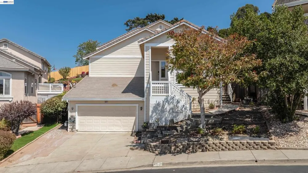866 Bridgeway Cir El Sobrante, CA 94803