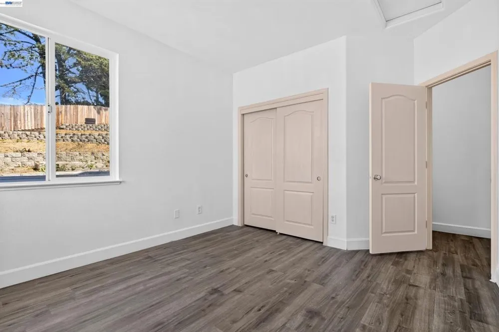 866 Bridgeway Cir El Sobrante, CA 94803