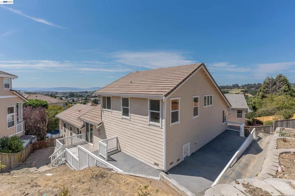 866 Bridgeway Cir El Sobrante, CA 94803