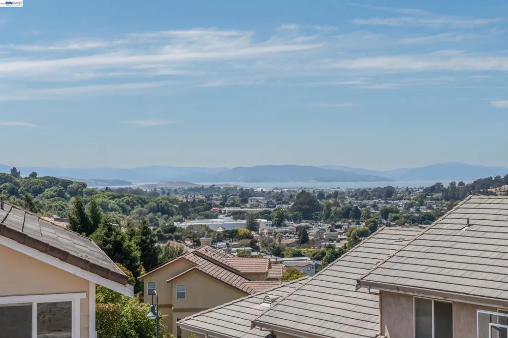 866 Bridgeway Cir El Sobrante, CA 94803