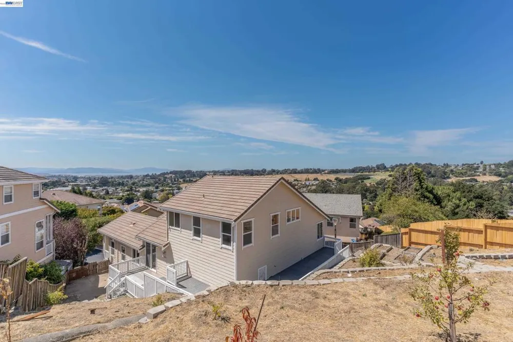 866 Bridgeway Cir El Sobrante, CA 94803