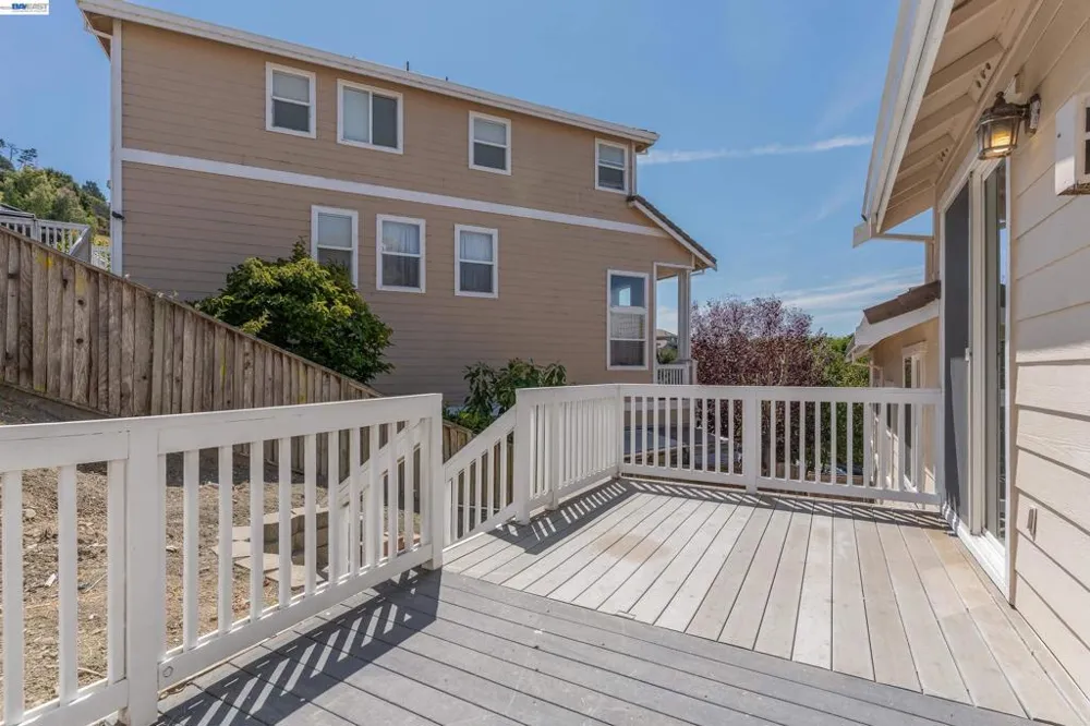 866 Bridgeway Cir El Sobrante, CA 94803