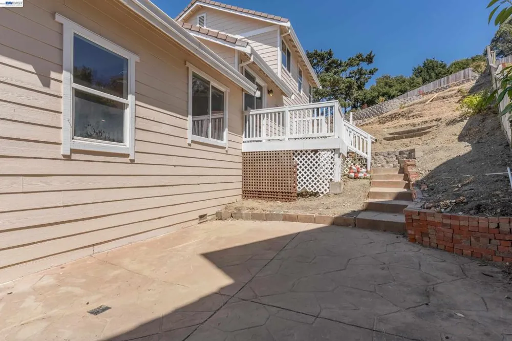 866 Bridgeway Cir El Sobrante, CA 94803