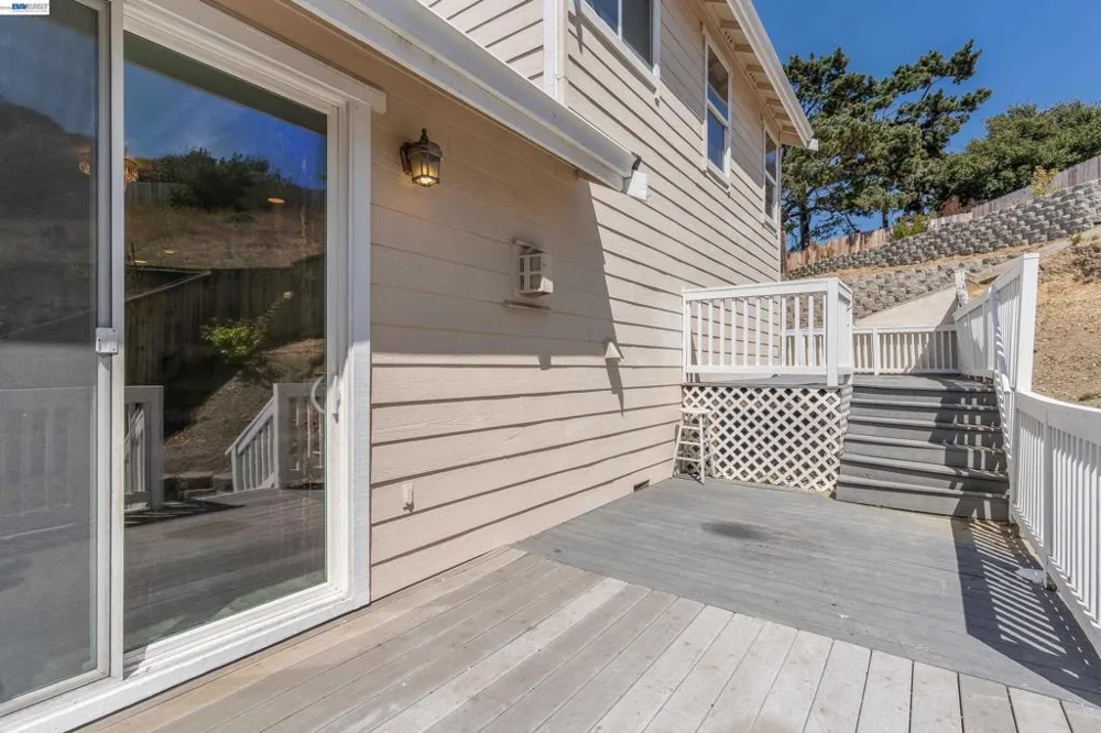 866 Bridgeway Cir El Sobrante, CA 94803
