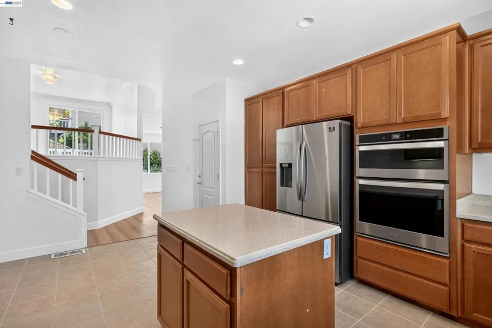 866 Bridgeway Cir El Sobrante, CA 94803