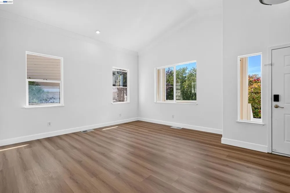 866 Bridgeway Cir El Sobrante, CA 94803