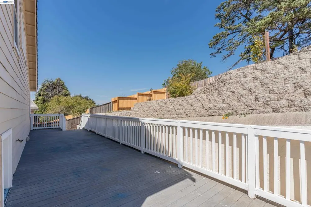866 Bridgeway Cir El Sobrante, CA 94803