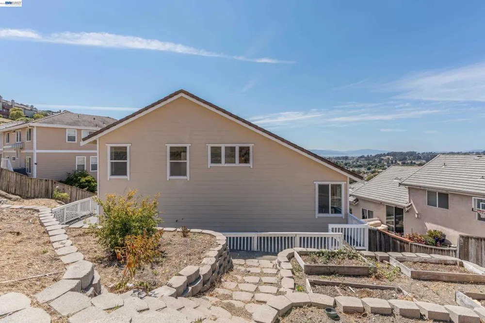 866 Bridgeway Cir El Sobrante, CA 94803