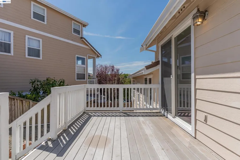 866 Bridgeway Cir El Sobrante, CA 94803
