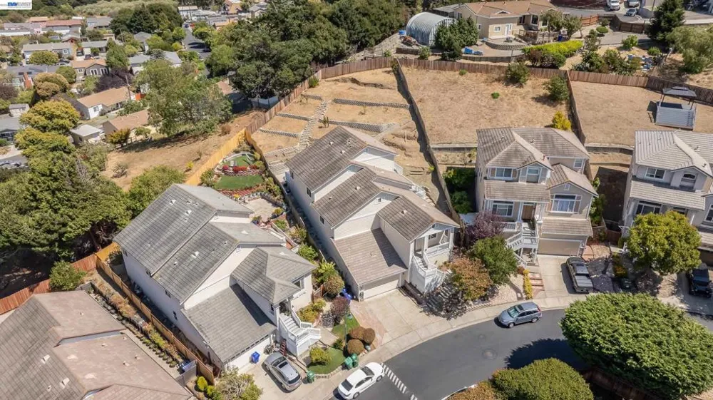 866 Bridgeway Cir El Sobrante, CA 94803