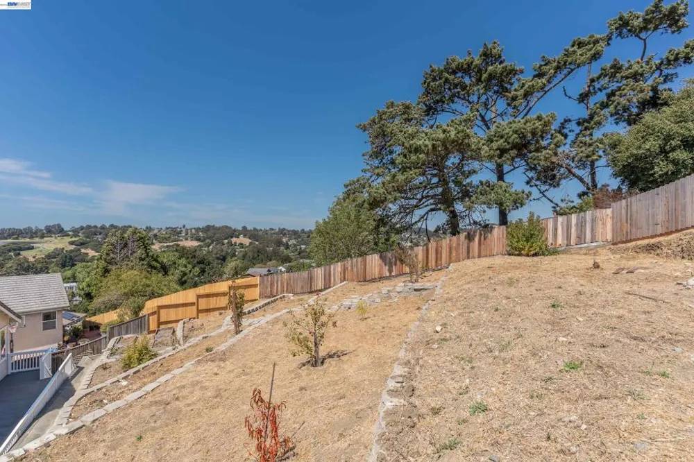 866 Bridgeway Cir El Sobrante, CA 94803