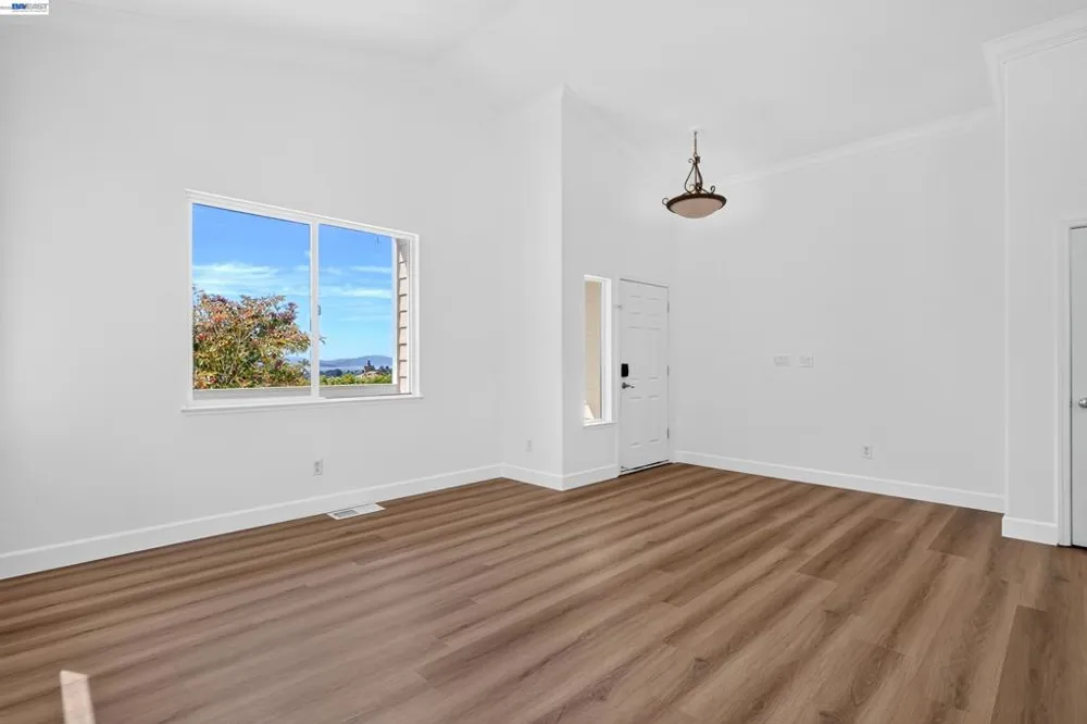 866 Bridgeway Cir El Sobrante, CA 94803