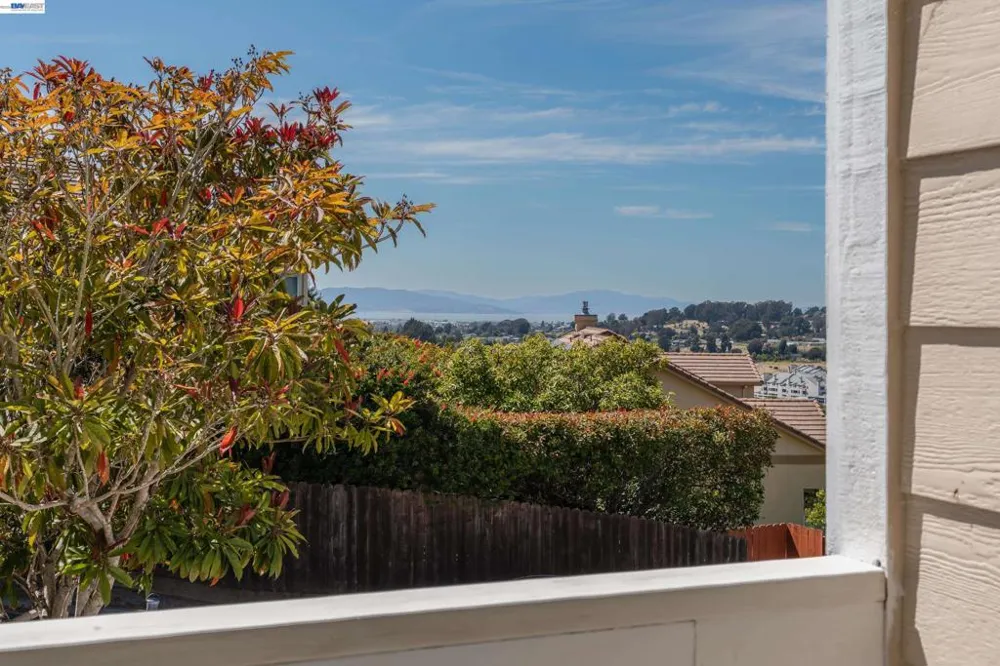 866 Bridgeway Cir El Sobrante, CA 94803