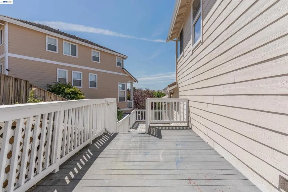 866 Bridgeway Cir El Sobrante, CA 94803