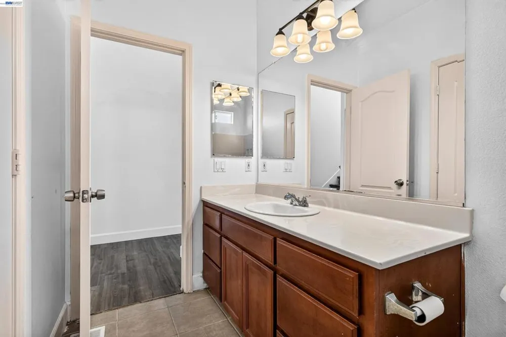 866 Bridgeway Cir El Sobrante, CA 94803