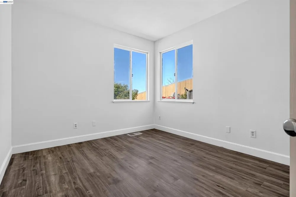866 Bridgeway Cir El Sobrante, CA 94803