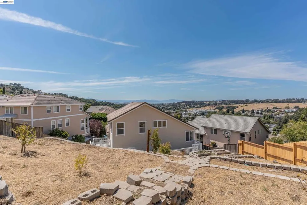 866 Bridgeway Cir El Sobrante, CA 94803