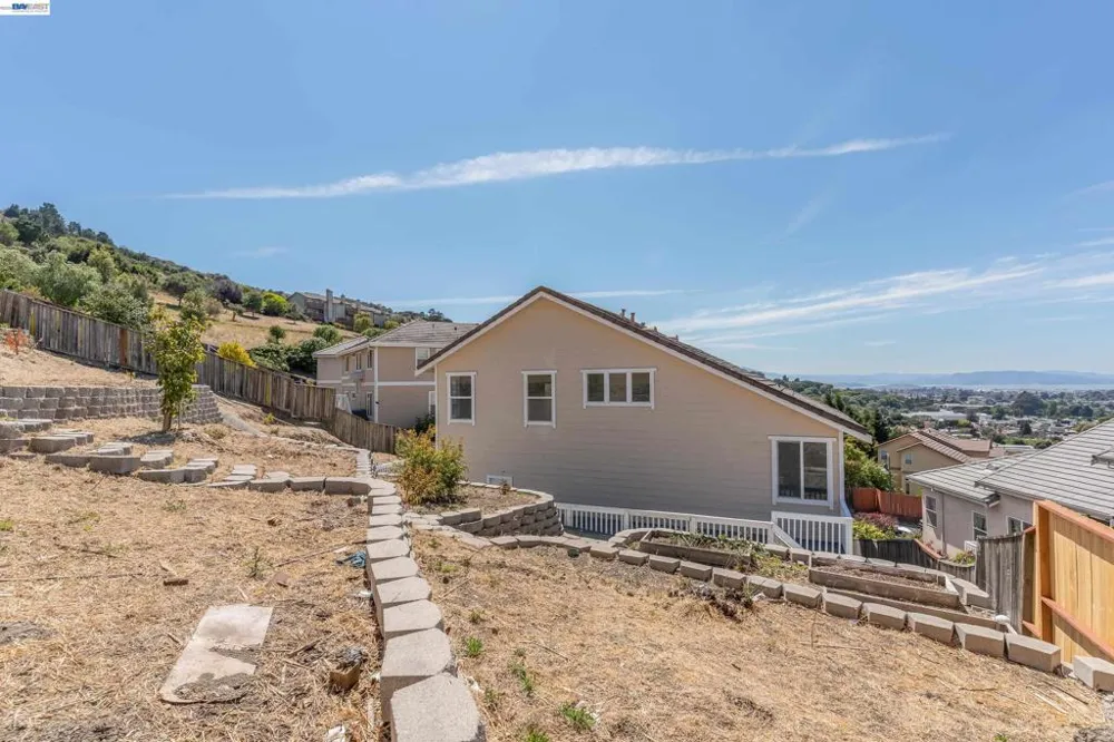 866 Bridgeway Cir El Sobrante, CA 94803