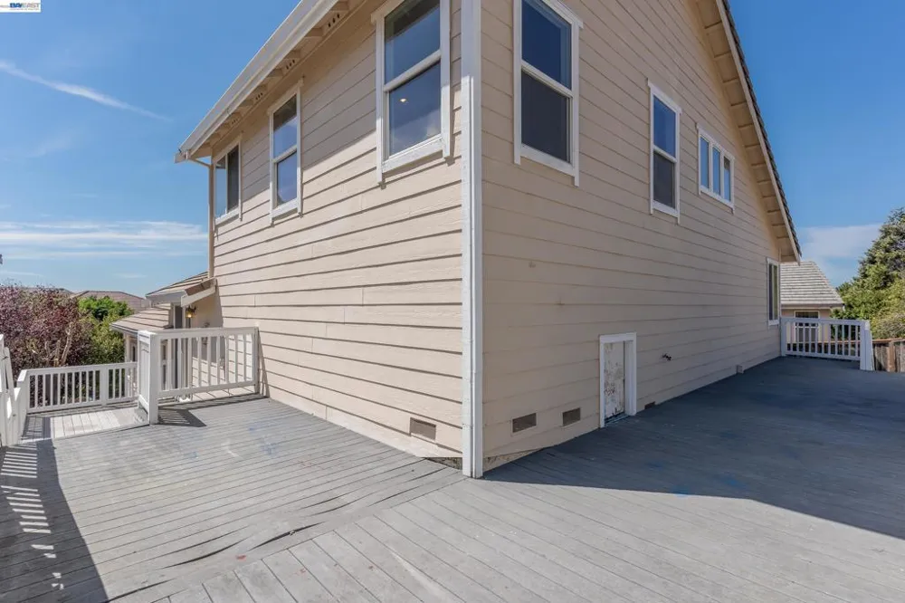 866 Bridgeway Cir El Sobrante, CA 94803