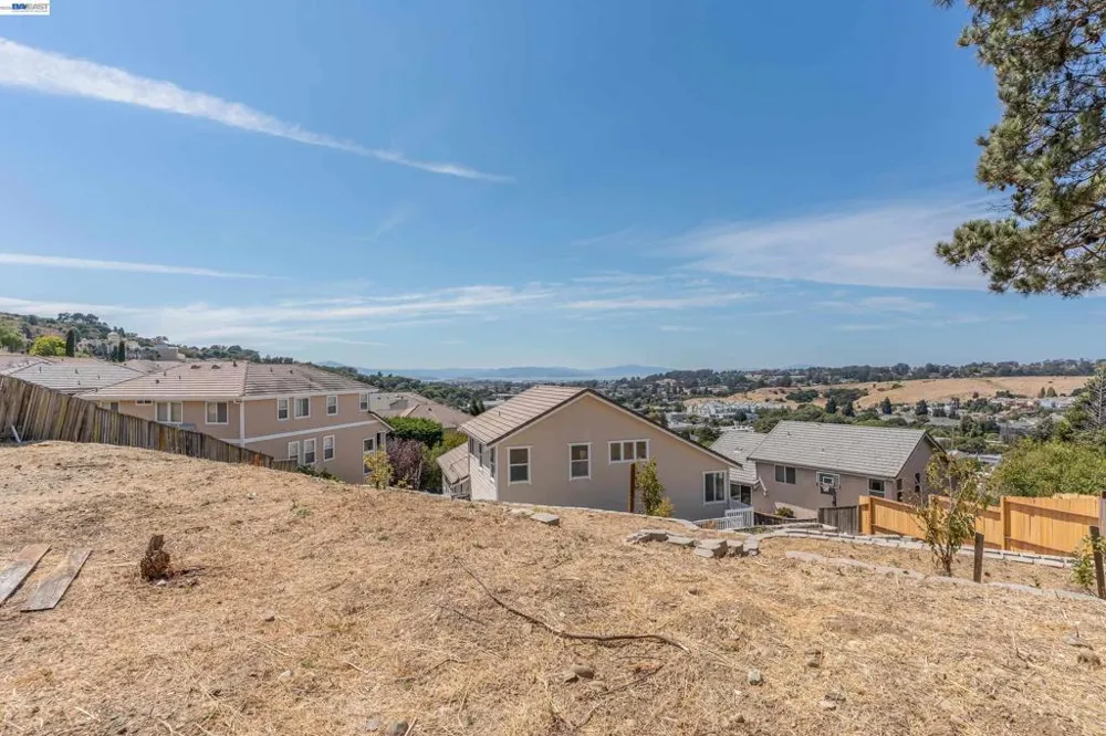 866 Bridgeway Cir El Sobrante, CA 94803