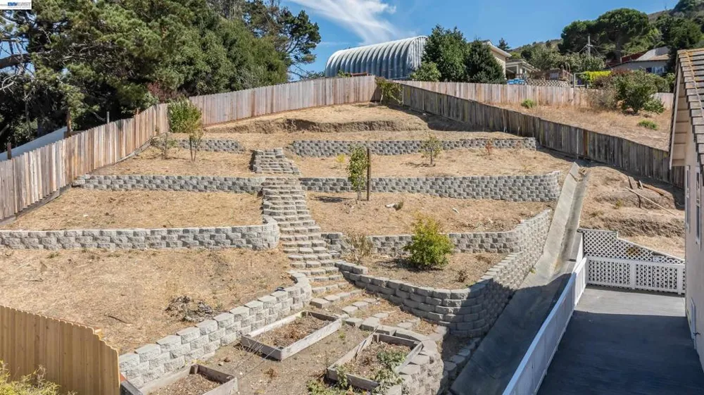 866 Bridgeway Cir El Sobrante, CA 94803