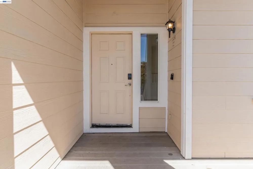 866 Bridgeway Cir El Sobrante, CA 94803
