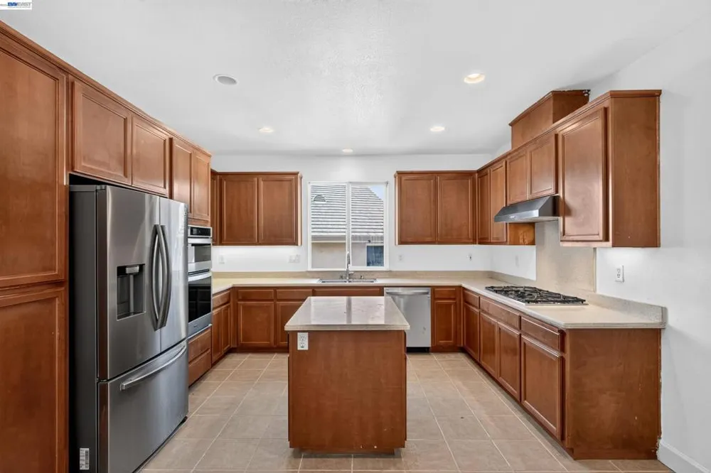 866 Bridgeway Cir El Sobrante, CA 94803