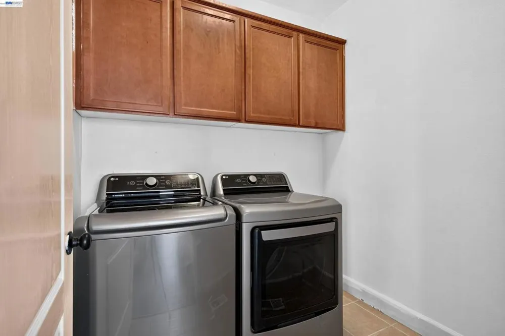 866 Bridgeway Cir El Sobrante, CA 94803