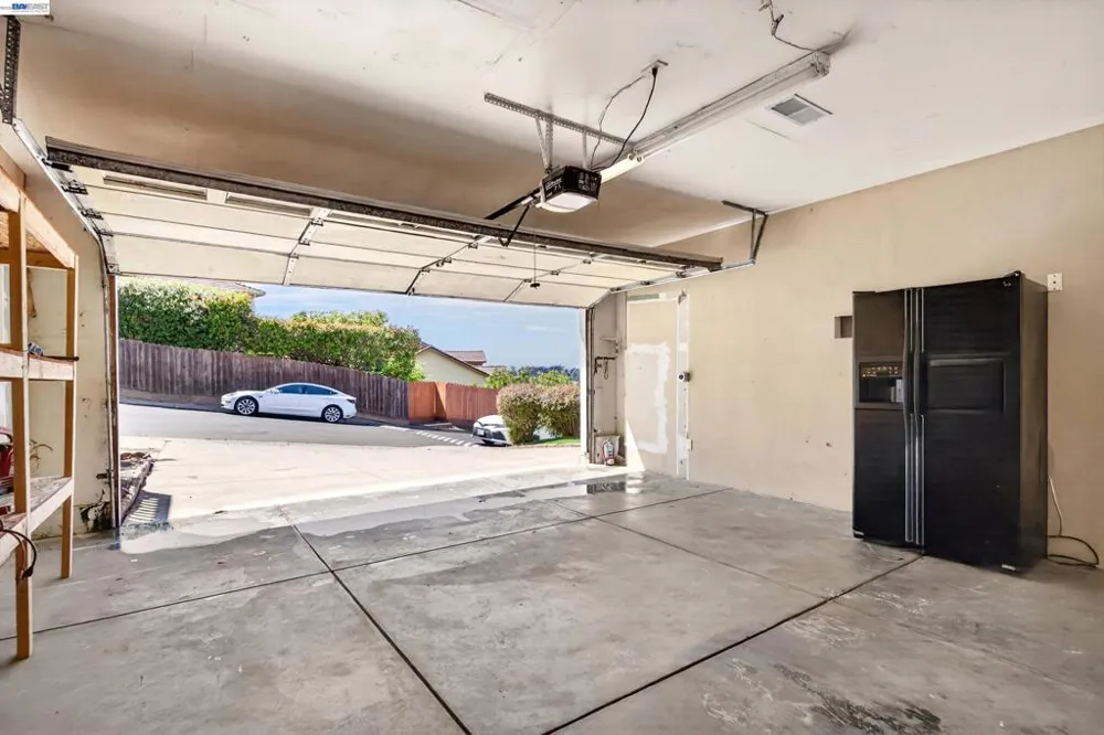 866 Bridgeway Cir El Sobrante, CA 94803