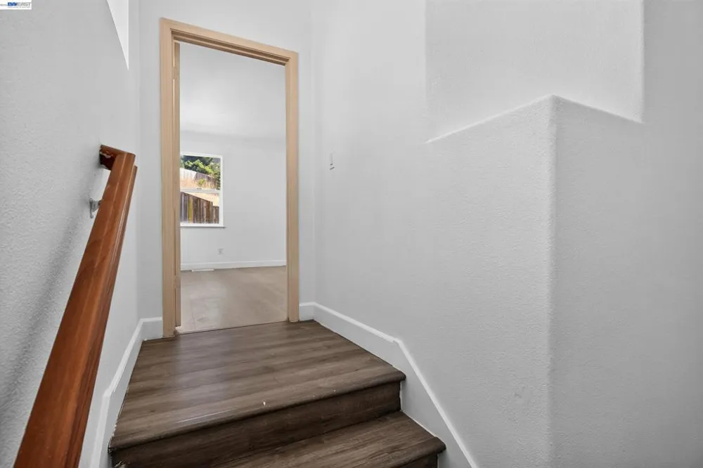 866 Bridgeway Cir El Sobrante, CA 94803