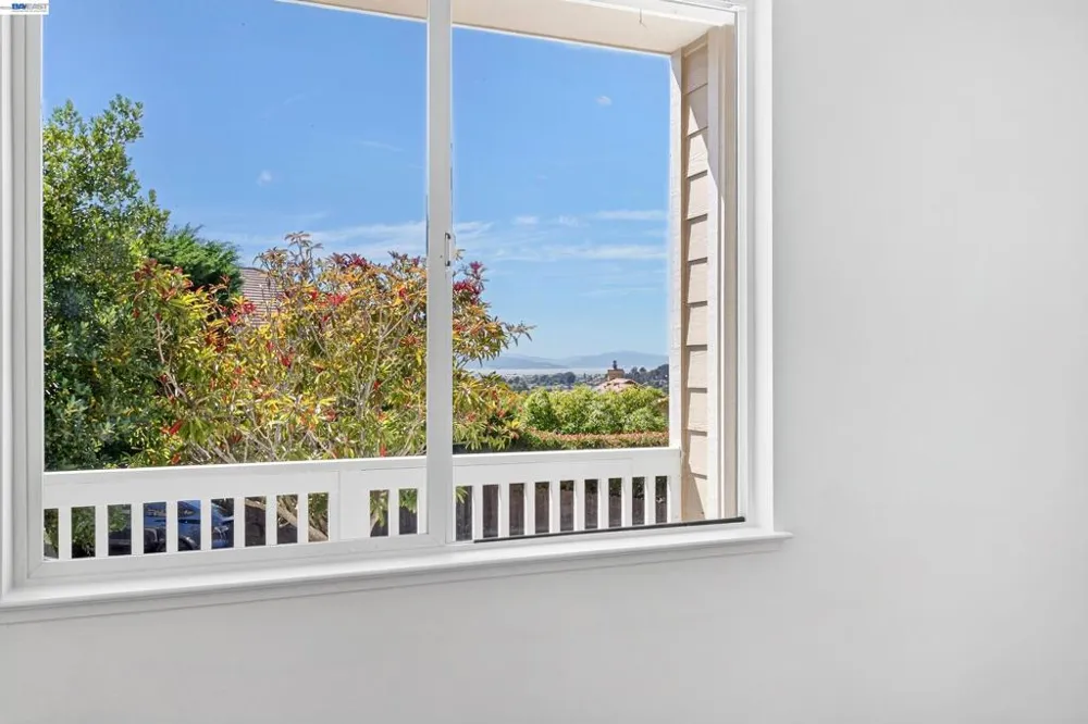 866 Bridgeway Cir El Sobrante, CA 94803