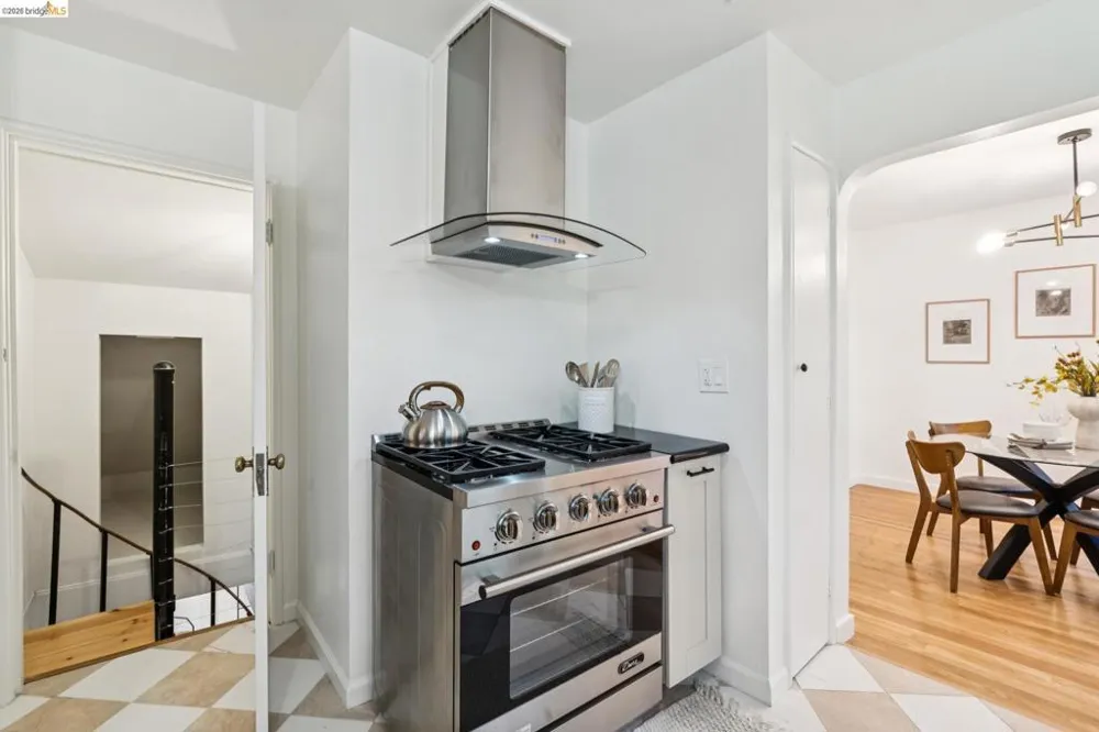 451 Taurus Ave Oakland, CA 94611
