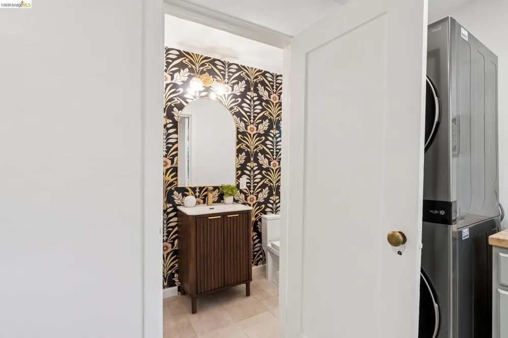 451 Taurus Ave Oakland, CA 94611