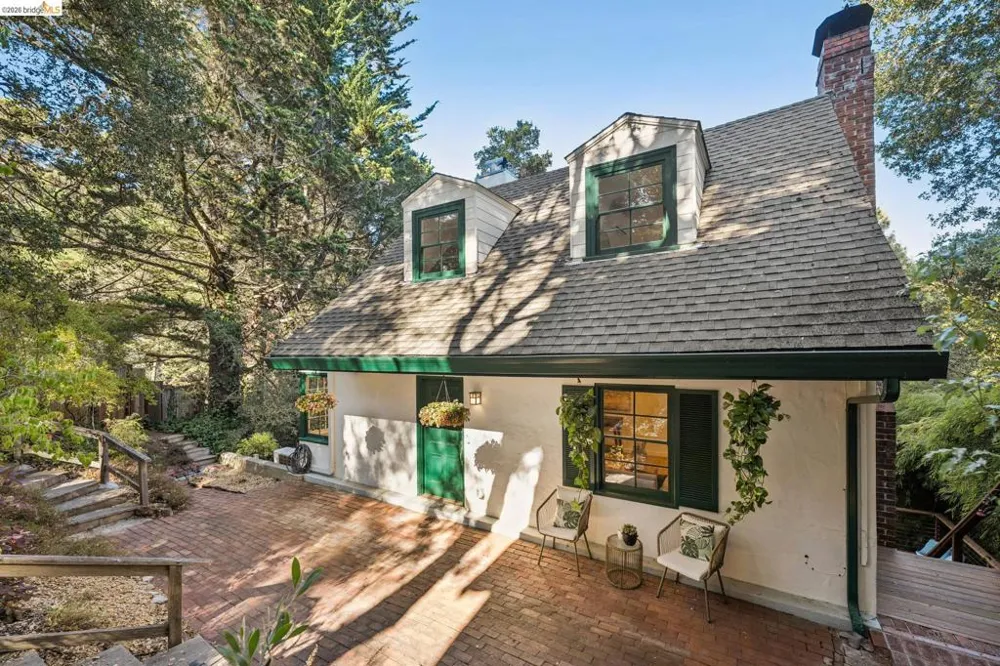 451 Taurus Ave Oakland, CA 94611