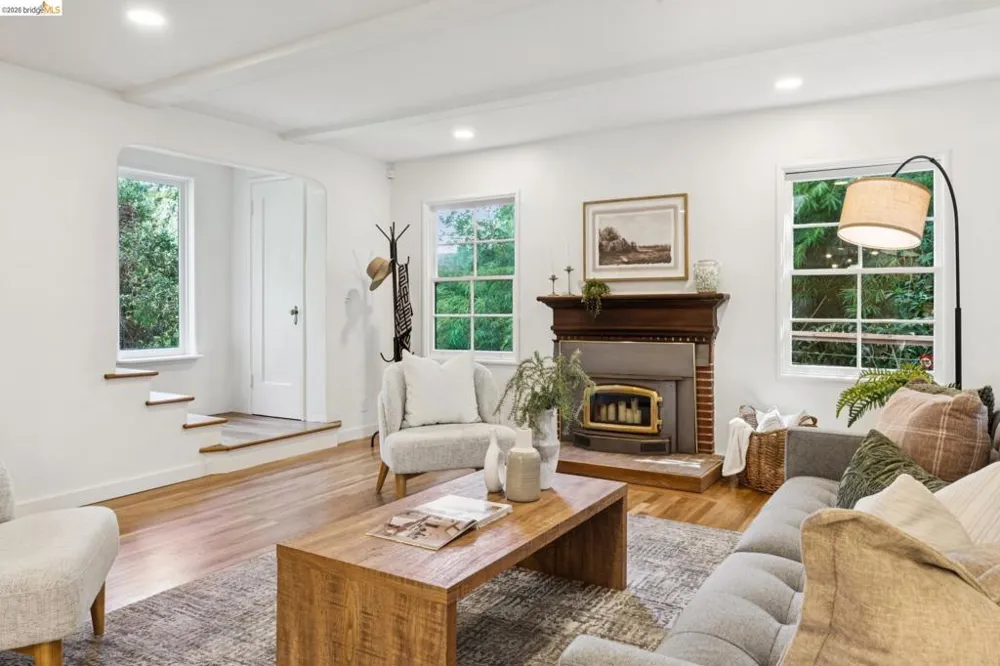 451 Taurus Ave Oakland, CA 94611