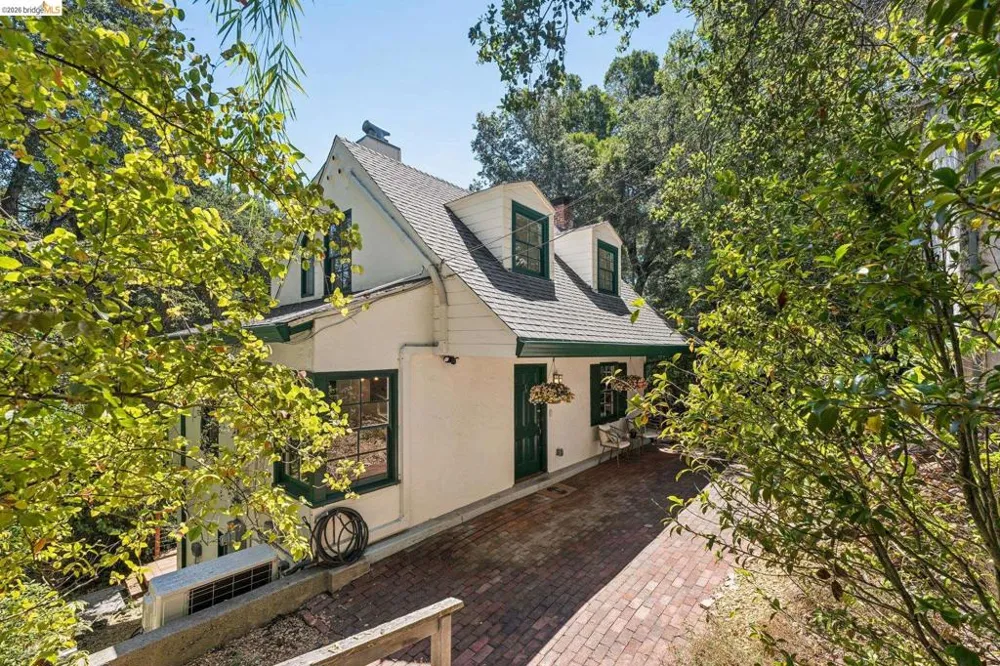 451 Taurus Ave Oakland, CA 94611