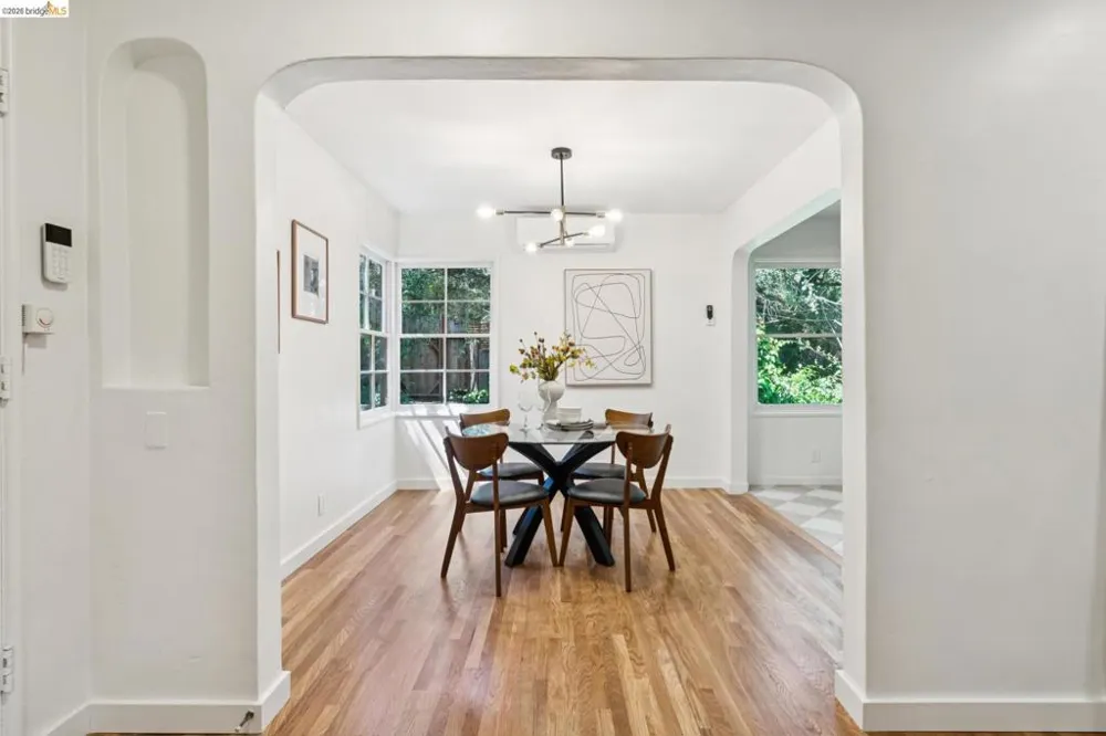 451 Taurus Ave Oakland, CA 94611