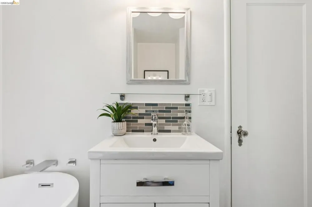 451 Taurus Ave Oakland, CA 94611