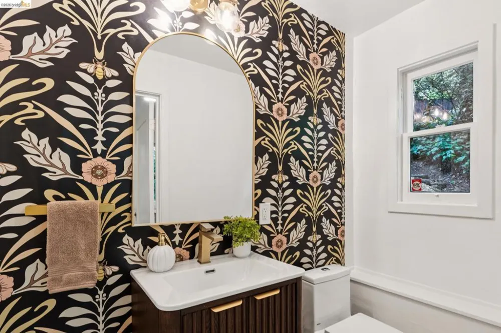 451 Taurus Ave Oakland, CA 94611